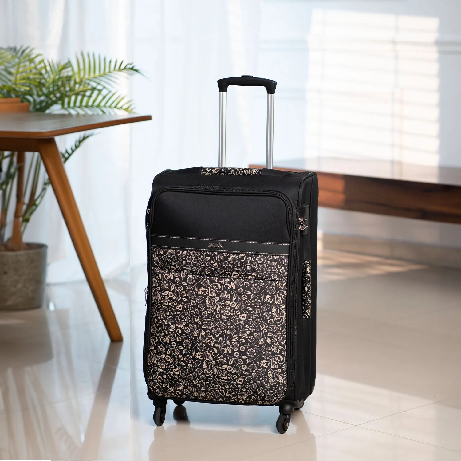 FloMotif Avasa Trolley Bag (Black)